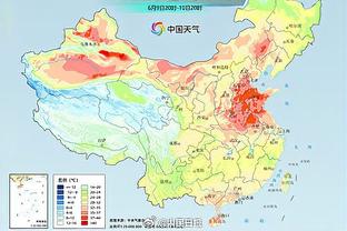 Trước trận đấu bóng đá nữ, Trương Lâm Diễm theo đội đến sân bóng.